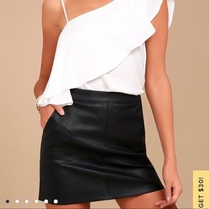 LULU'S Black vegan leather skirt - size L - NWT